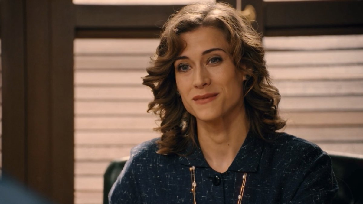 la carita de marta durante esta escena es tan bonita, no solo se ha quitado un peso muy grande de encima pero es la primera vez que se siente comprendida por alguien de su entorno profesional, verdaderamente su cara lo dice todo. lo lejos que has llegado marta de la reina.