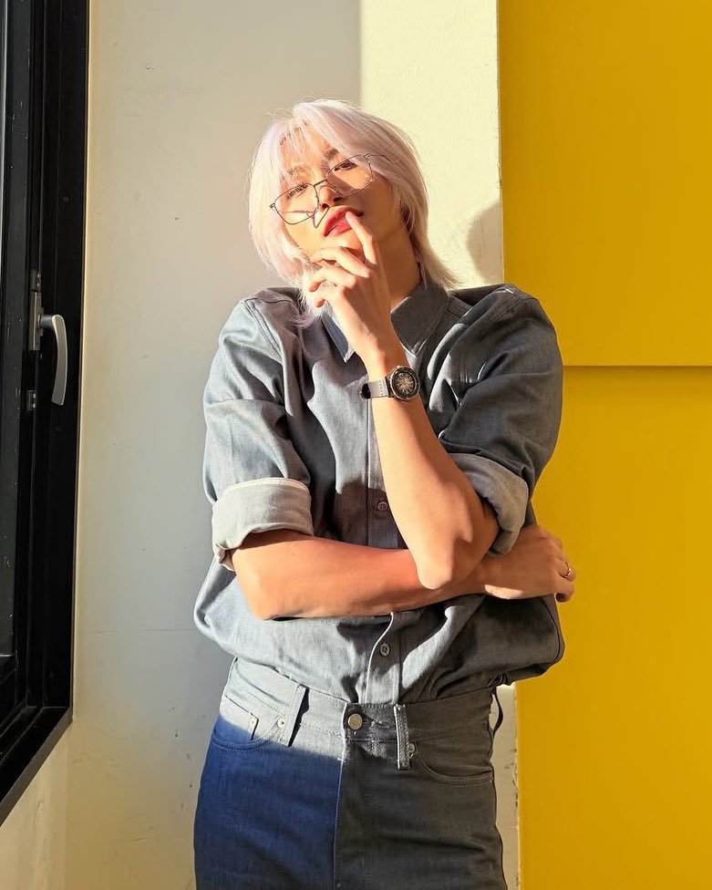 iimarsyou's tweet image. ทำไมใส่ชุดยีนส์ทีไรต้องโพสท่าเป็นยัยตัวแรงตัวจี๊ดตลอด เหมือนถามคนที่มามองหน้าว่า มองหน้าหาแม่เหรอ? ผมตอบใช่ครับ มองหน้าหาแม่ เพราะพี่คือแม่ผม