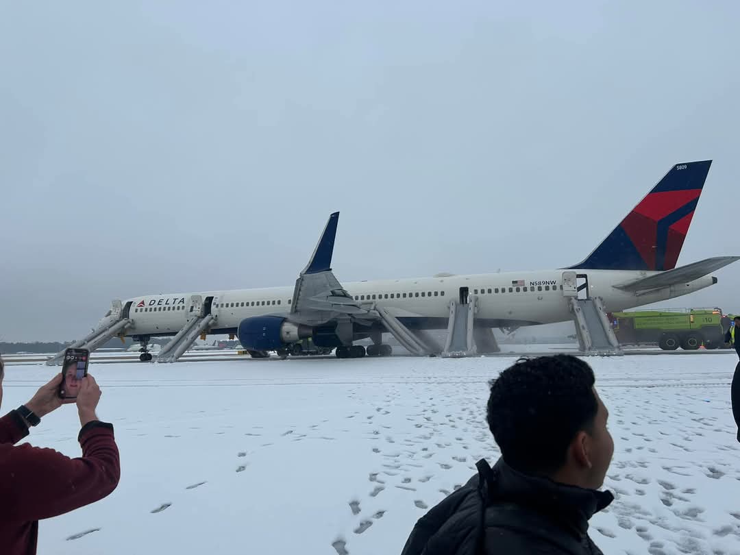 Breaking news: Delta Boeing 757 Evacuation in Atlanta 

News is coming in that a Delta flight bound for Minneapolis was evacuated due to an engine fire today while Atlanta is under a winter storm warning.
 
#Delta #atlanta #atl #aviation #aviationdaily