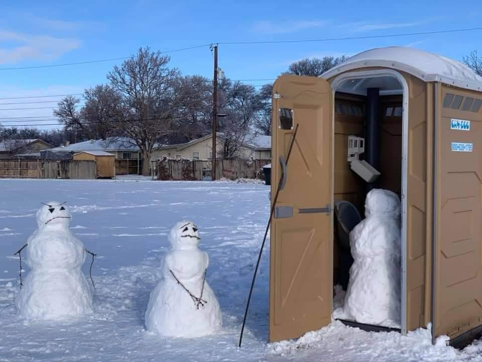 festivaltent's tweet image. ❄️With snow in the forecast, a friendly reminder to our fabulous portable toilet clients ❄️

Please avoid piling snow around the portajohns, especially in front of the door.  It&apos;s important to ensure there is access so we can keep them cleaned for you! Thanks!  #winterweathertips