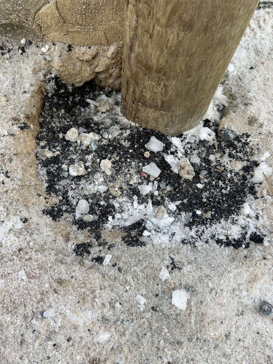GiarcGnuoy's tweet photo. @MyBGE ever hear of putting things back the way you found them? Do better. Your work is always half-assed in Baltimore. Cc @TonyGlover13 @BaltimoreDPW @MayorBMScott https://t.co/hq5DrxPttW