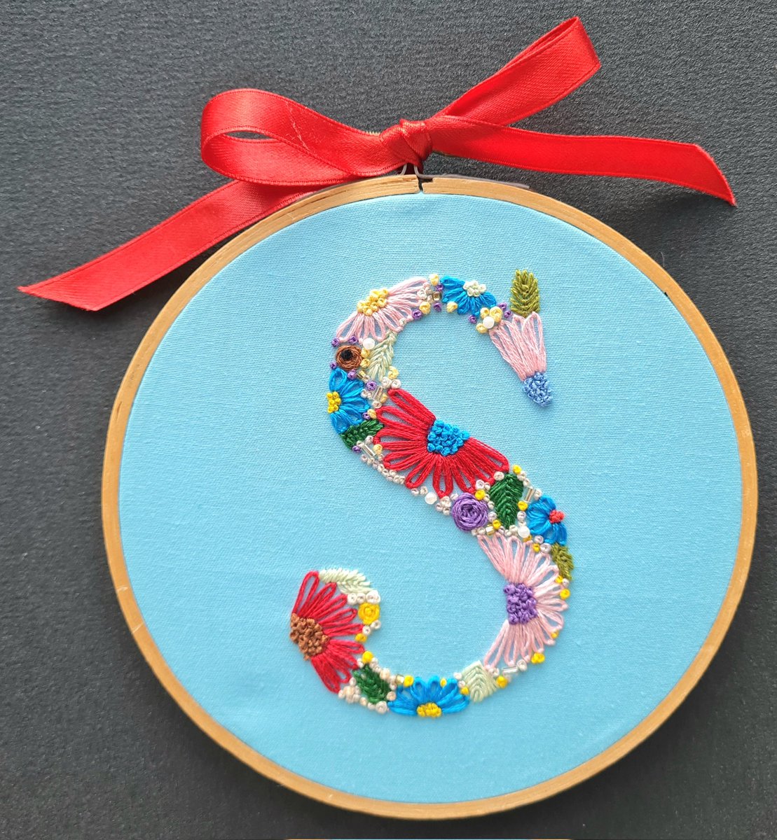 AlisonsBeeClass's tweet image. Another little finish. Perfect, personalised gift for a 70th birthday celebration 🎉🎉🎉

Each of my letters are unique and grow organically, without plan!!! ☺️😍