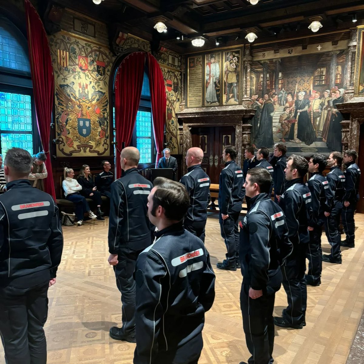 Koen Kennis (@koen_kennis) on Twitter photo Een bijzonder warm welkom in Brandweer Zone Antwerpen aan de 13 rekruten van de 36e lichting! <a href="/BZAntwerpen/">Brandweer Zone Antwerpen</a> Een bijzonder warm welkom in Brandweer Zone Antwerpen aan de 13 rekruten van de 36e lichting! <a href="/BZAntwerpen/">Brandweer Zone Antwerpen</a>