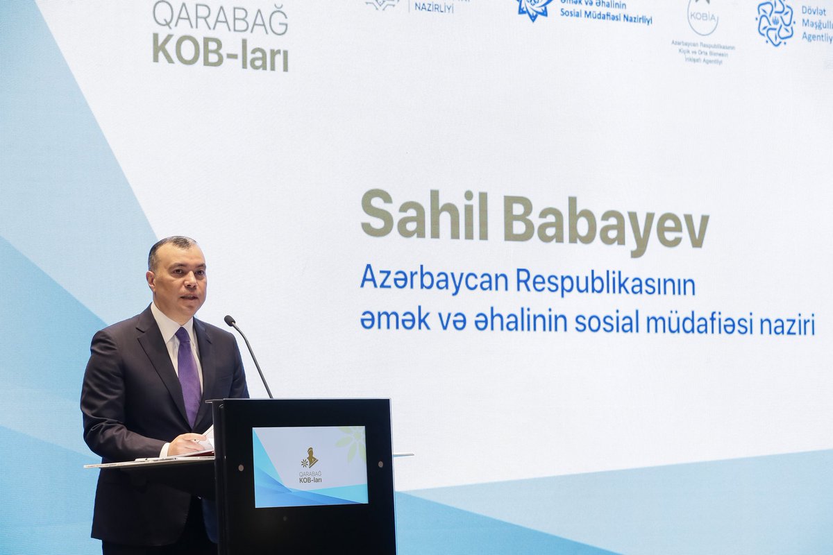 sosial_gov_az's tweet photo. ✅ #Postmüharibə dövründə şəhid ailəsi üzvü və müharibə iştirakçısı olan 25 mindən çox şəxsin məşğulluğuna dəstək göstərilib. 

Bu barədə nazir Sahil Babayev “Qarabağ KOB-ları” layihəsi ilə bağlı keçirilən tədbirdə bildirib.

ℹ️ Tədbirdə Kiçik və Orta Biznesin İnkişafı Agentliyinin İdarə Heyətinin sədri Orxan Məmmədov, müvafiq dövlət qurumlarının nümayəndələri, iş adamları və biznes assosiasiyalarının təmsilçiləri, eləcə də layihəyə cəlb olunmuş müharibə iştirakçıları, qazilər, şəhid ailələrinin üzvləri iştirak ediblər. 

➡️ https://t.co/WMy3EooqA3

#ƏƏSMN #DMA #KOBİA #BöyükQayıdış #SosialDəstək