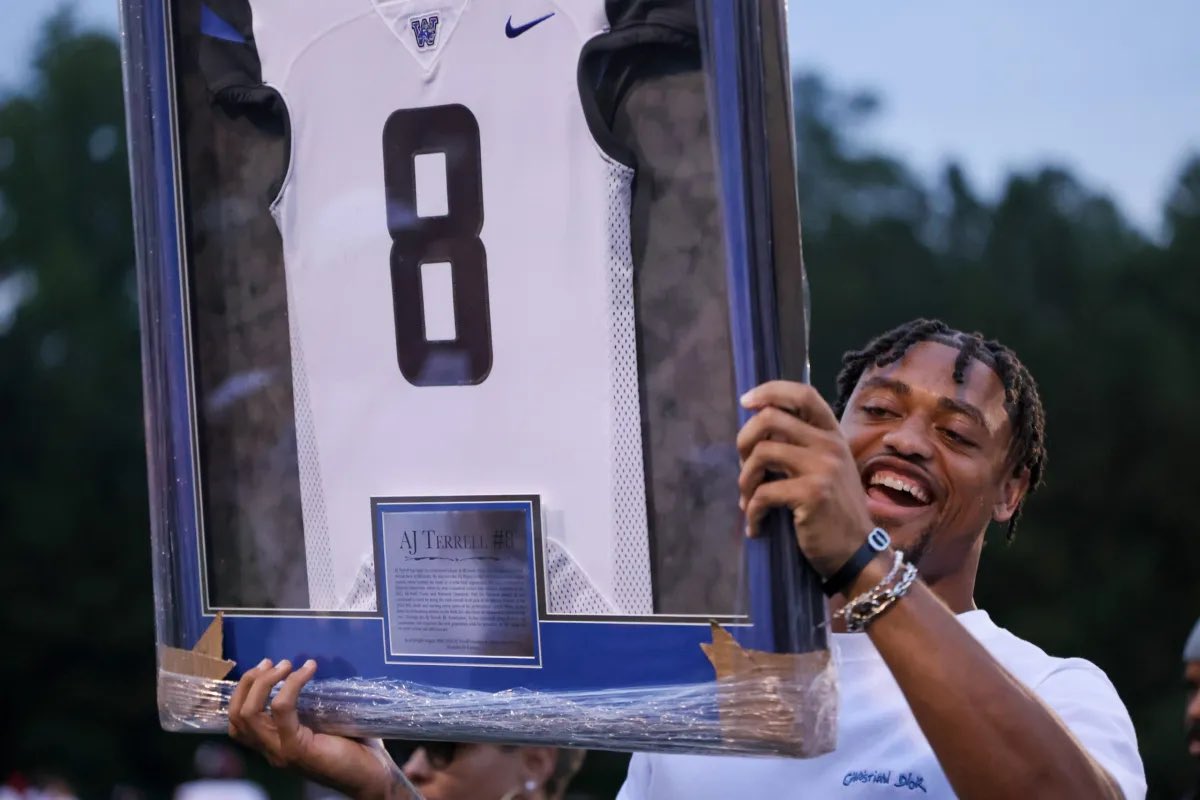 Please vote survey.alchemer.com/s3/8148719/Vot… 
Support  <a href="/ajterrell_8/">AJ Terrell</a> the one who supports South Fulton <a href="/parents4edu_SF/">South Fulton Parents</a> <a href="/southfultonlife/">South Fulton Life</a> <a href="/SoFultonRunners/">SouthFulton Running</a> <a href="/SFultonChamber/">South Fulton Chamber</a> <a href="/SFultonAlphas/">SouthFultonAlphas</a> <a href="/COSFGA/">City of South Fulton</a> <a href="/FultonCoSchools/">FultonCountySchools</a>