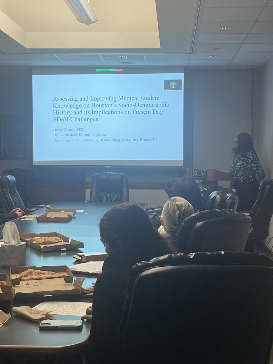 BCM_SOAR's tweet image. It was fantastic to see such engaging discussions between presenters—Carter Burns (MS1), Jessica Ehondor (MS2), and Kristina Valdez (MS3)— and our reviewers, including faculty, senior MD/PhD students, and residents. These connections are what drive our research community forward.