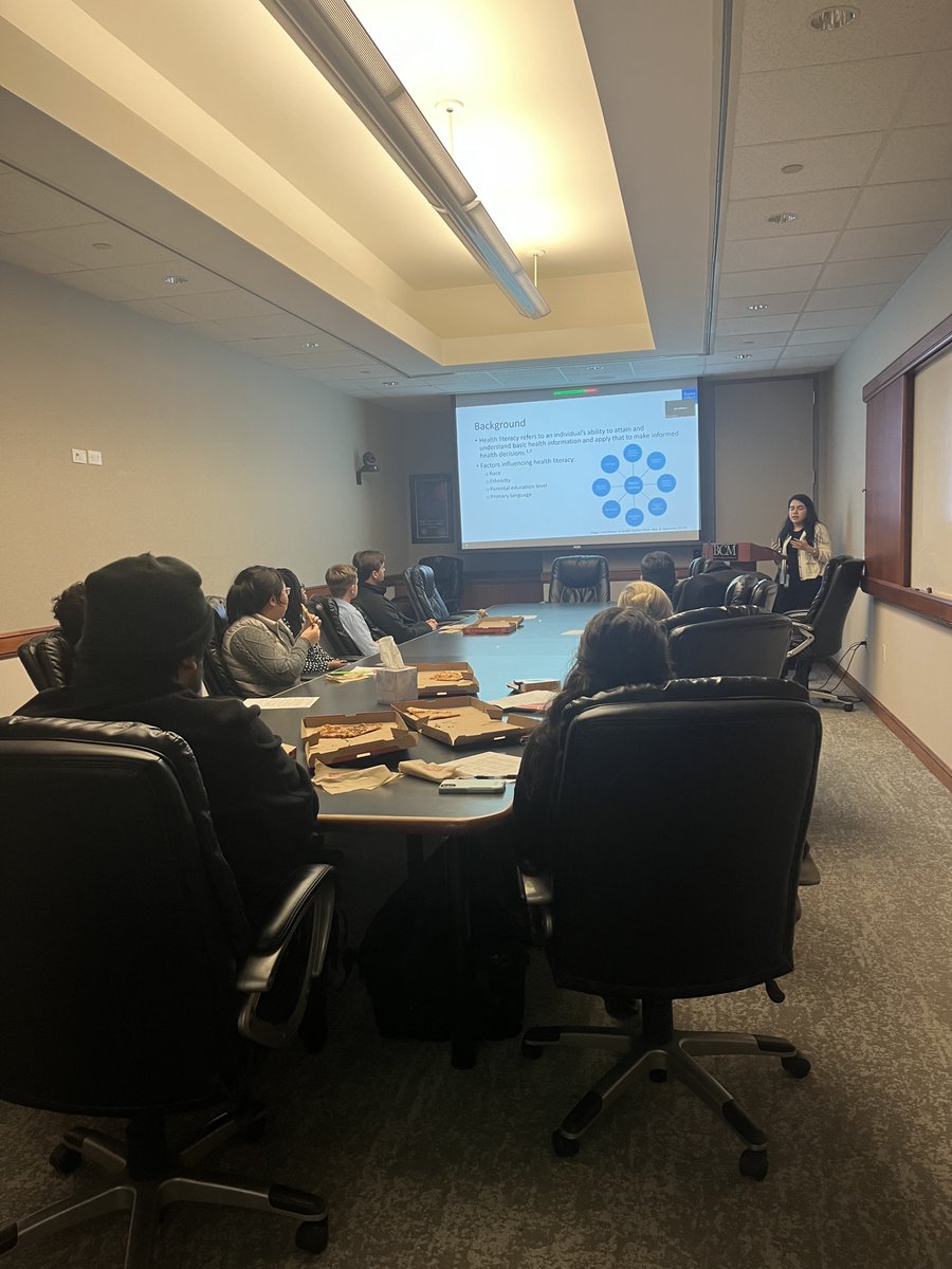 BCM_SOAR's tweet image. It was fantastic to see such engaging discussions between presenters—Carter Burns (MS1), Jessica Ehondor (MS2), and Kristina Valdez (MS3)— and our reviewers, including faculty, senior MD/PhD students, and residents. These connections are what drive our research community forward.