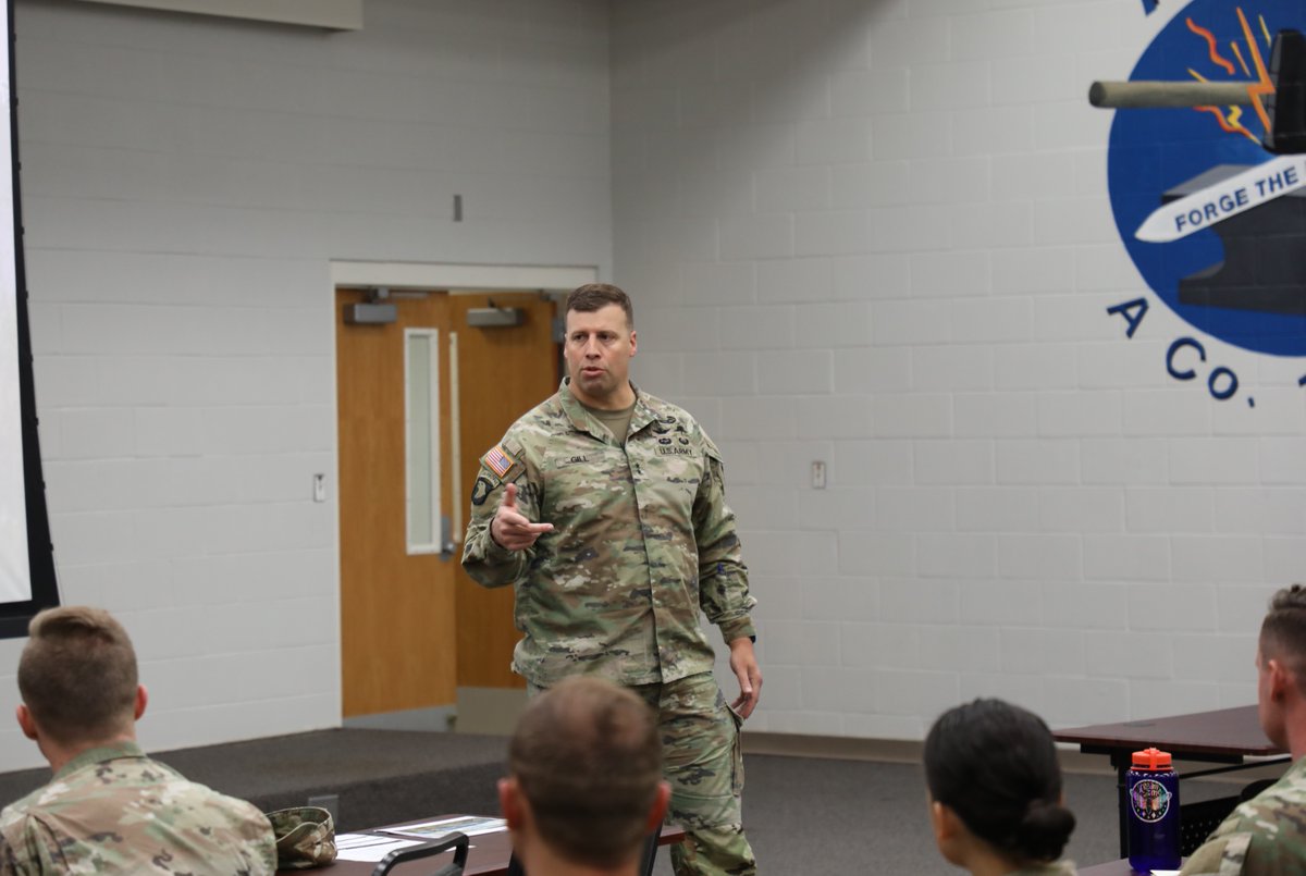 Really encouraged about our Army’s future as I spoke with AVC3 students about important issues impacting #ArmyAviation; we discussed transforming in contact, #Armyleadership and building and creating a warfighting culture.