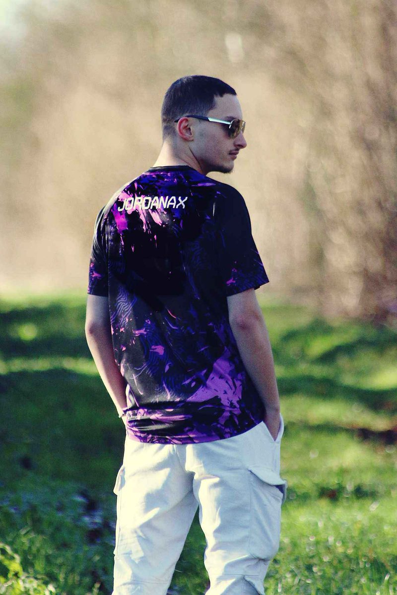 Résurgence Corp (@resurgencecorp) on Twitter photo 💜Maillot Résurgence 2025🖤
Qui dit nouvelle année dit renouveau... ❄️
Nos nouveaux maillots 2025 sont enfin disponibles !
🎨 <a href="/ElioDZN69/">Elio Nicolas</a>
📸 <a href="/lily591501/">Cecilia Nacry</a>
Un grand merci à nos partenaires <a href="/BreakDayTM/">BreakDay</a> qui continuent de nous soutenir. La qualité est au rendez-vous ! 🫶
Ce n'est 💜Maillot Résurgence 2025🖤
Qui dit nouvelle année dit renouveau... ❄️
Nos nouveaux maillots 2025 sont enfin disponibles !
🎨 <a href="/ElioDZN69/">Elio Nicolas</a>
📸 <a href="/lily591501/">Cecilia Nacry</a>
Un grand merci à nos partenaires <a href="/BreakDayTM/">BreakDay</a> qui continuent de nous soutenir. La qualité est au rendez-vous ! 🫶
Ce n'est