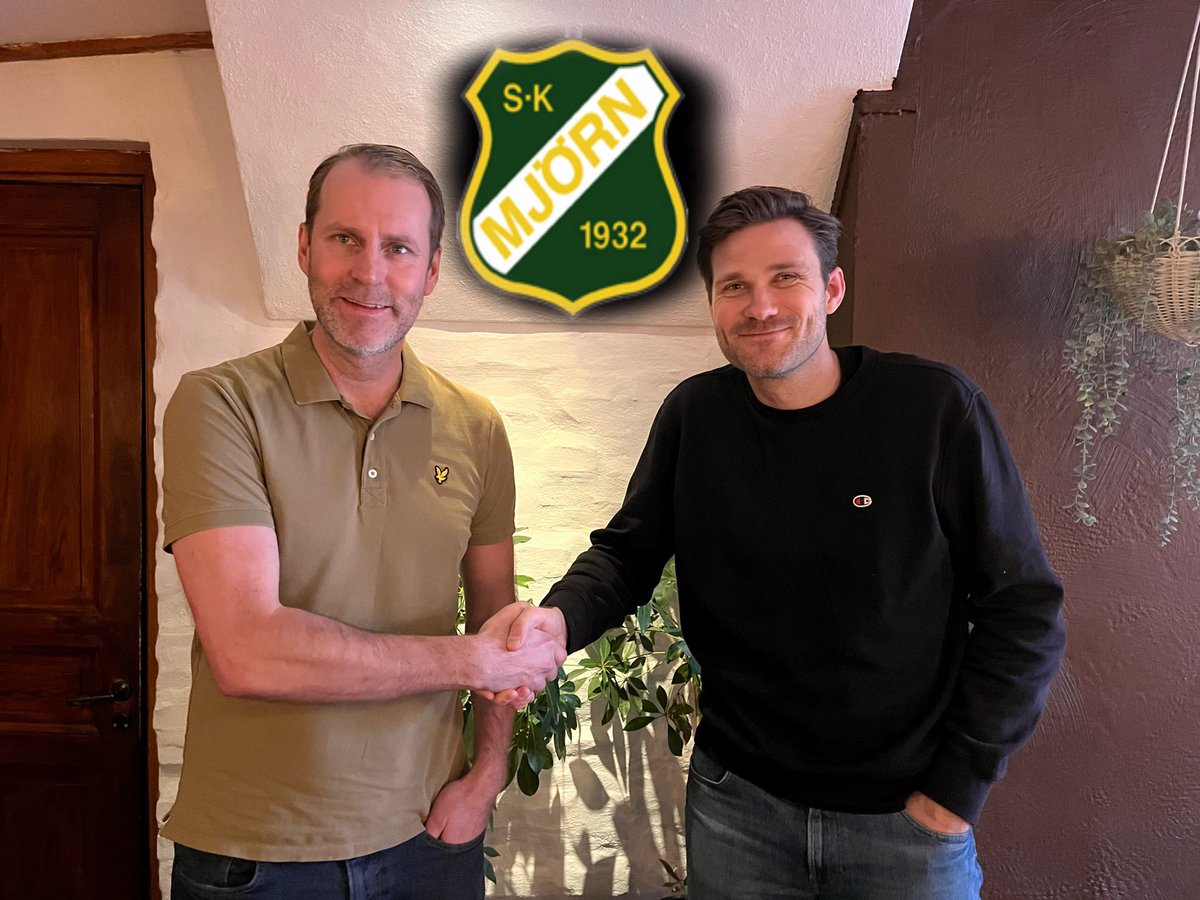 Cålle e klar! Man säger ju såklart Kålle men stavar man som kungen så! 

Carl-Johan Eriksson är Mjörns huvudtränare 2025. Kung på planen på det ljuva 2000-talet i storheter som Alingsås IF och Gerdskens BK. På senare tid ungdomstränare i bland annat Holmalund. Välkommen!