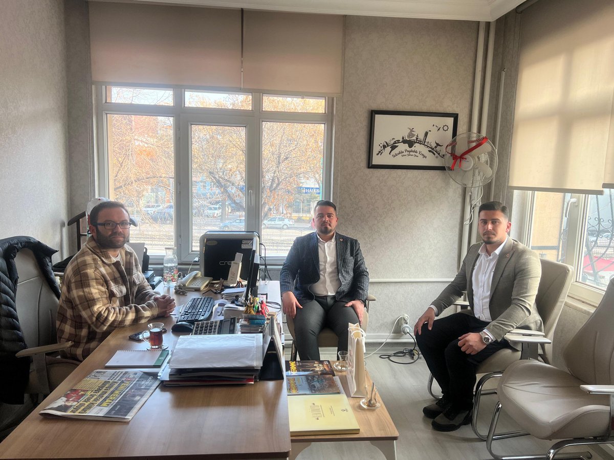 🗞️10 Ocak Çalışan Gazeteciler Günü vesilesiyle Konya'mızın güzide gazetecilerimizi ziyaret ettik. 
#  Düşüncelerin Özgür şekilde yazılabilindigi nice yıllara..