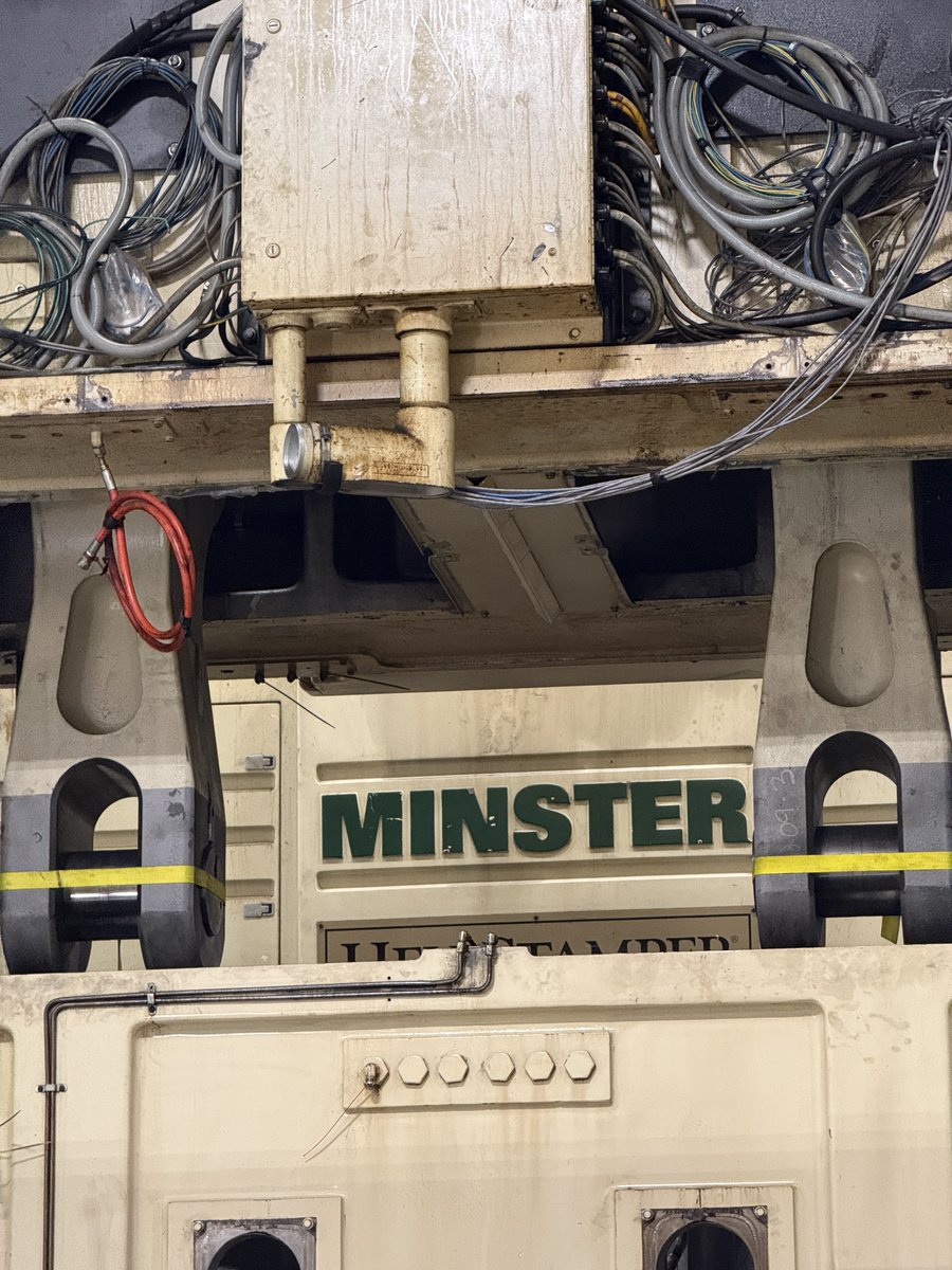 MinsterTech's tweet image. Did you know that about 9 in 10 food and beverage cans are made using a Minster press?
Yesterday the Minster HS battle bot club toured the impressive Nidec Minster plant. Thanks to the Co-Op students for their time &amp;amp; sharing their passion for the cool things they do!