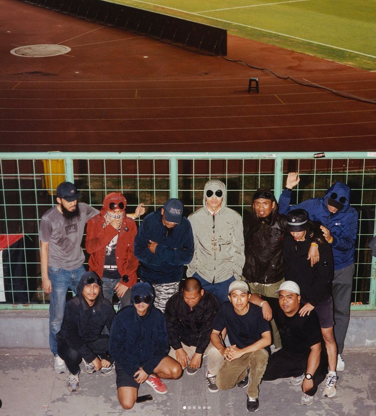 casualsdirect's tweet image. Indonesian football culture