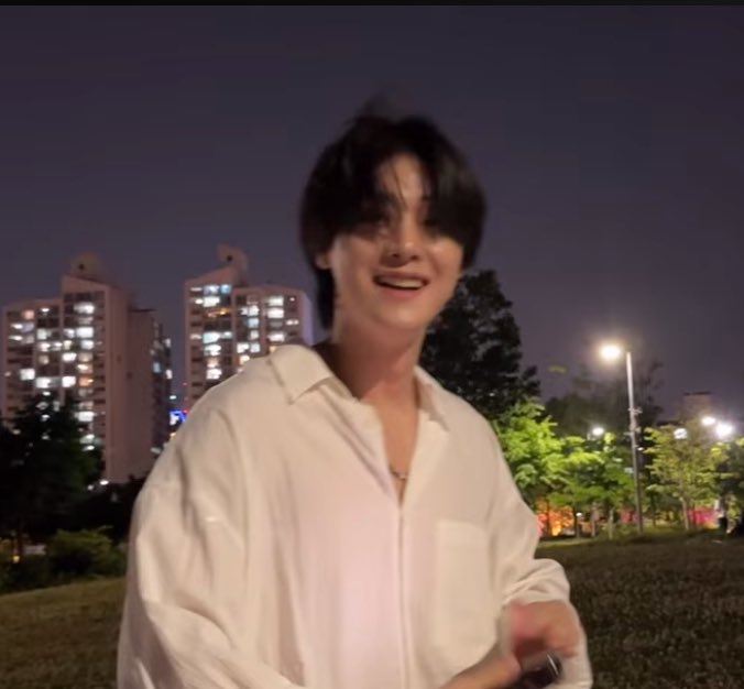YonghaBrasil's tweet photo. [FOTO] 10.01.25

Atualização no Twitter dos membros do WEi.

"Feliz aniversário para o Yongha favorito do meu coração 🫶🏻
Eu termino o ano
E você inicia o ano brilhantemente de novo~
Graças a você eu posso passar o ano bem!
Feliz aniversário, vamos comer algo delicioso 🎉🥳" https://t.co/0NFwZ1bK52