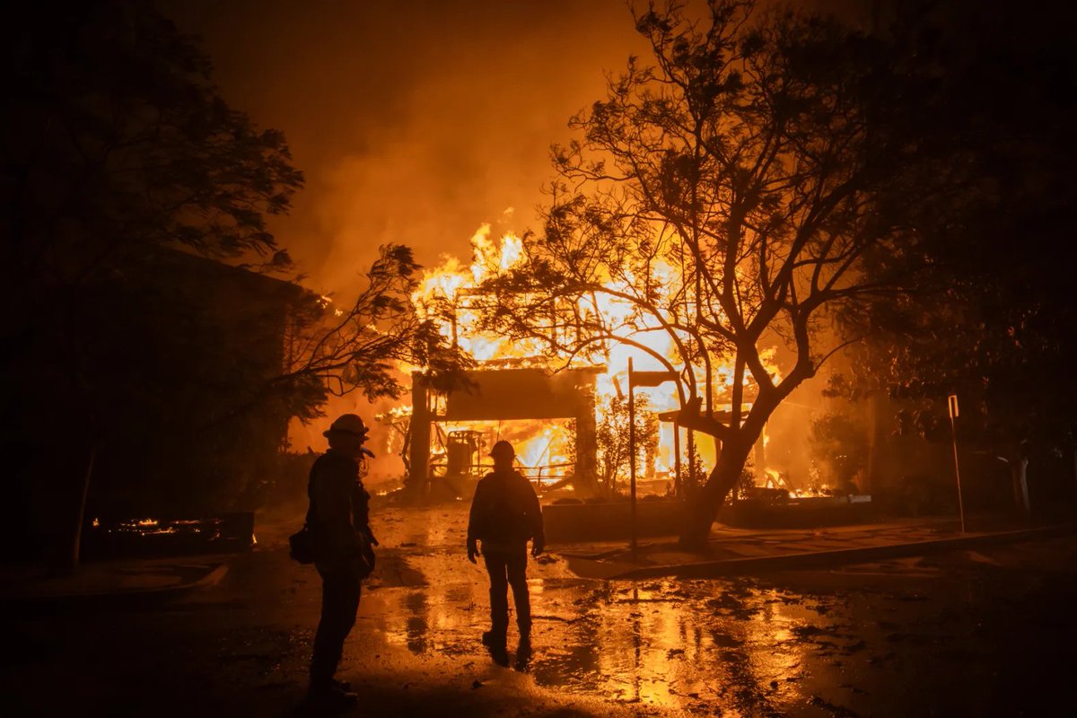 The music industry has begun to rally to help those whose homes and lives have been affected by the L.A. fires. 

Here's how to help: rollingstone.com/music/music-ne…