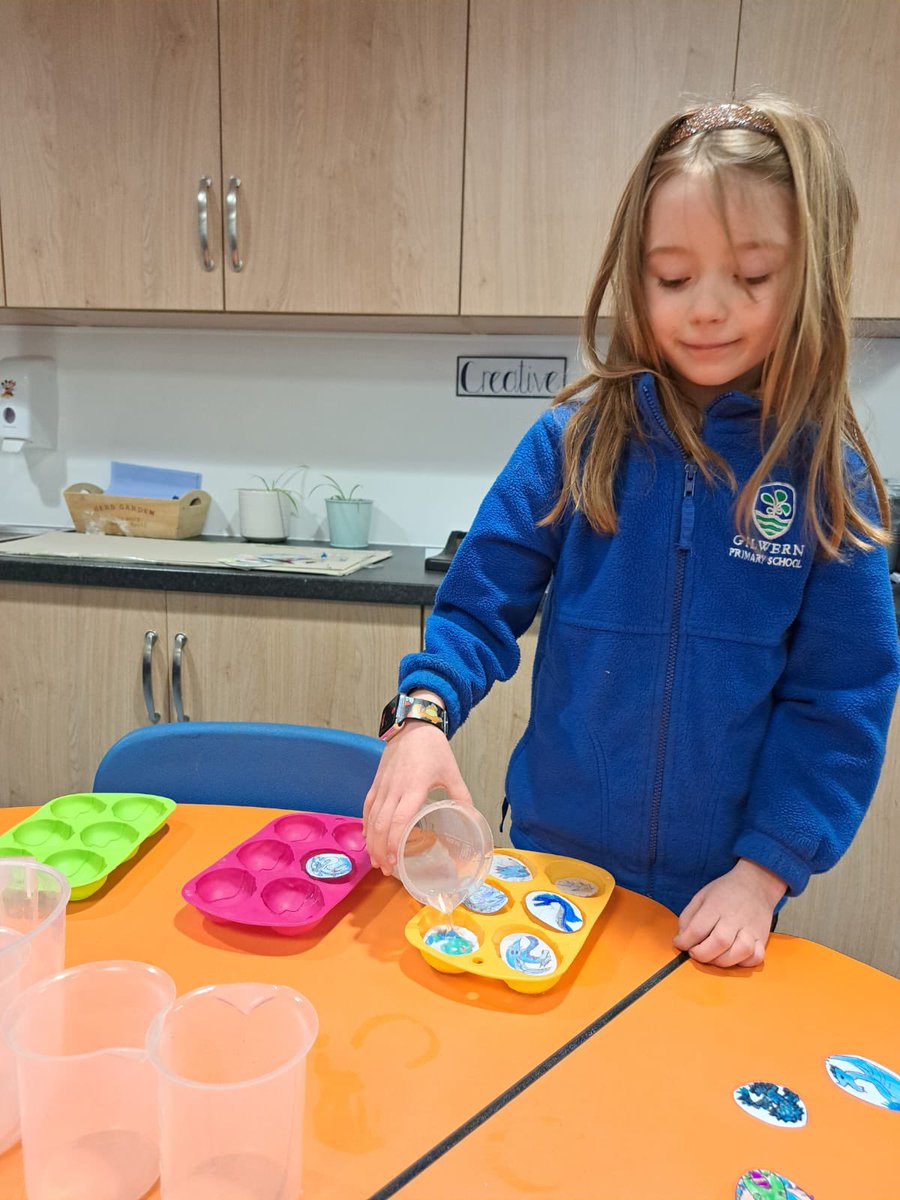 #Gilwernyear 3 have been using their maths skills to accurately measure out 50ml of water to create ice containing a mystical ice dragon! 🐉 #M&amp;N