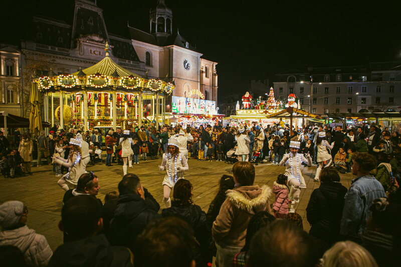 ofcourselemans's tweet photo. 🔝La très belle fréquentation du cœur de ville du Mans pendant les fêtes !

🎄568 000 visiteurs ont parcouru les allées du Marché de Noël.➕65% par rapport à 2023

🅿️141 600 véhicules dans les parkings souterrains du centre-ville en décembre. ➕40% par rapport au reste de l'année https://t.co/mo5m3hCe0m