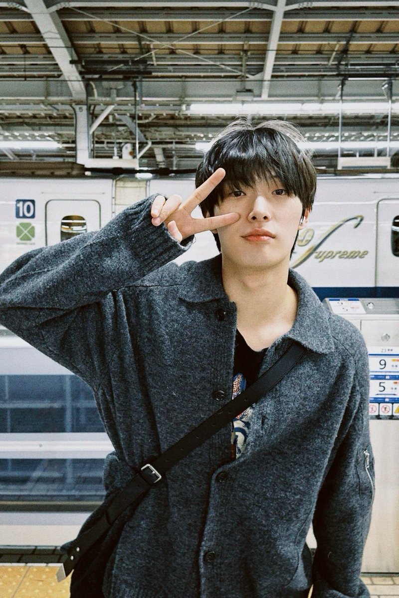 mingitxt's tweet image. mingi sent an extra pic to fromm and told us to make it our wallpaper 😭😭😭😭he knows us too well