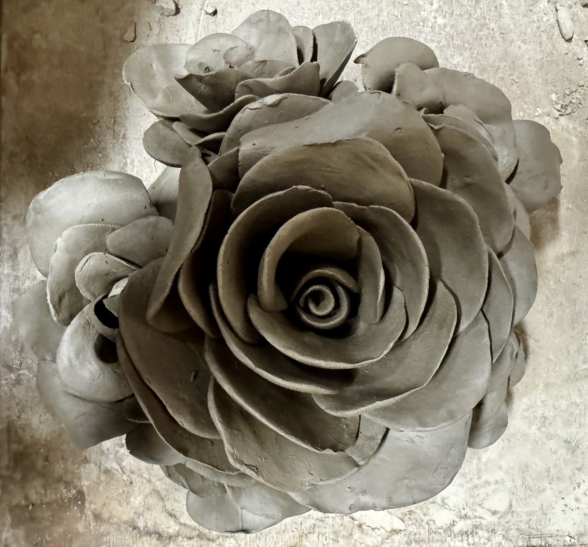 missdeasyart's tweet photo. Thrilled with Daisyβs completed floral ceramic piece! Canβt wait to see this fired. Fantastic work ethic from Y11 at the moment - well done artists π€©#maximisingpotential @CaerleonComp https://t.co/n1omUhbcfU