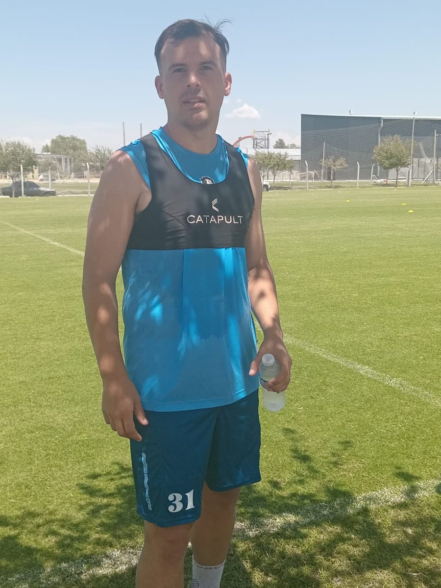El Oso @leobarrios93 ya con ropa de fajina de <a href="/ClubARacing/">Club Atlético Racing</a> (foto gentileza de @eduardoeberhardt50 de la filial Colorado Quiñones Ruta 9 Sur )