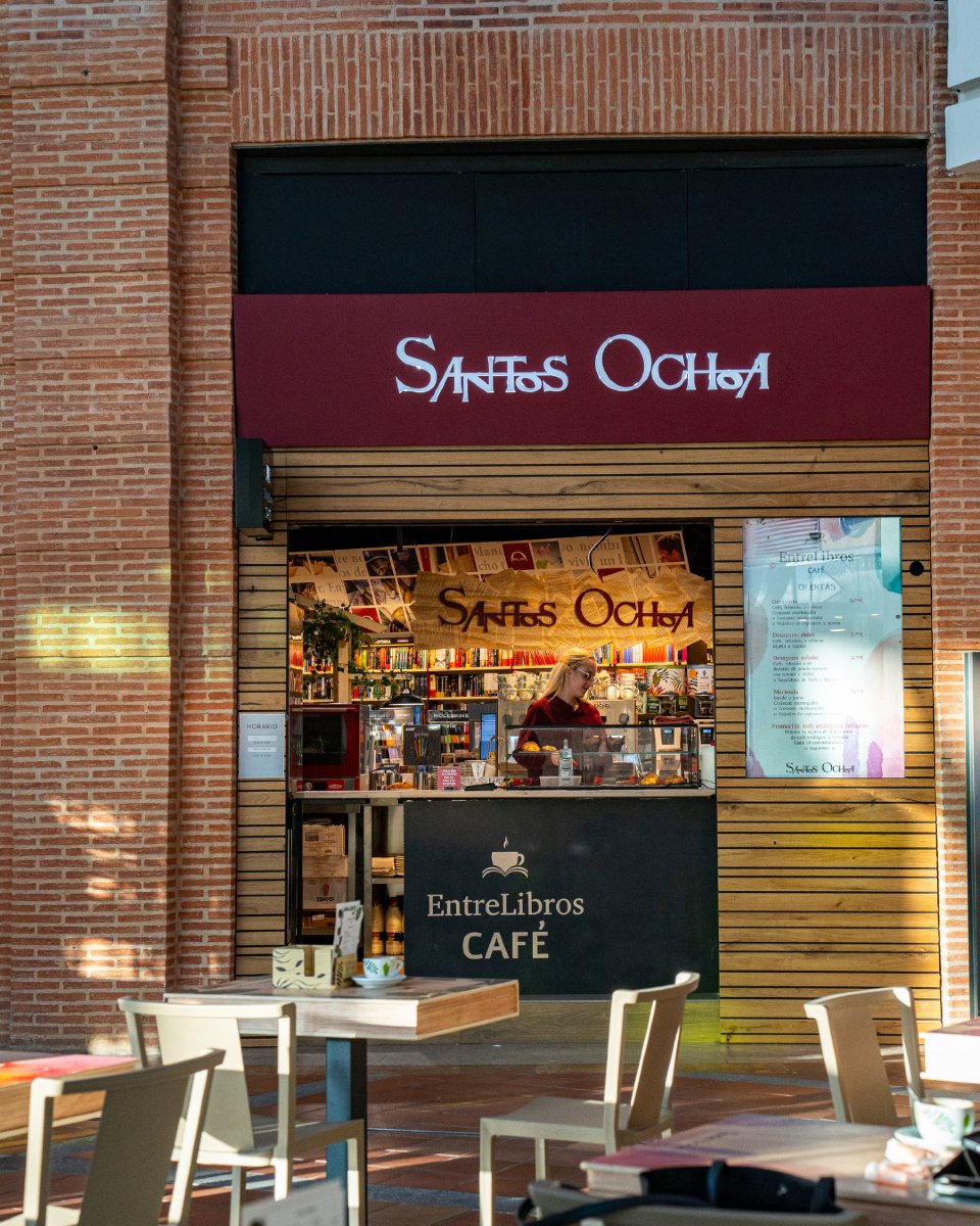 ¿Un café de viernes y un buen libro de @santosochoamadrid? ☕

Nos vemos este fin de semana para disfrutar de las rebajas y planes muy divertidos para toda la familia 🙌

#espaciotorrelodones #torrelodones #shopping #ociomadrid