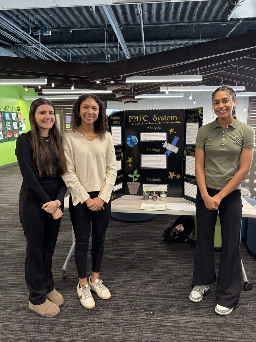 MrRininger's tweet image. 9th graders are showcasing their final OSLN space projects! 🚀 Their innovative ideas and problem-solving skills are out of this world. Great work! #osln @OSLN #STEMeducation #SpaceExploration #ourbmsa