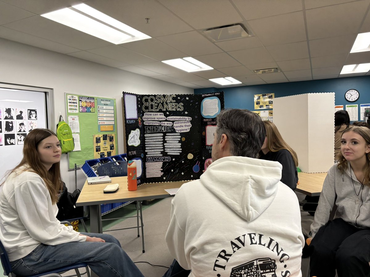 MrRininger's tweet image. 9th graders are showcasing their final OSLN space projects! 🚀 Their innovative ideas and problem-solving skills are out of this world. Great work! #osln @OSLN #STEMeducation #SpaceExploration #ourbmsa