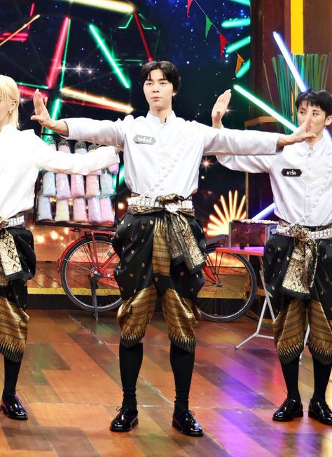 theroyalSuhJJ's tweet image. พี่ฝรั่งตั้งวงกว้างมาก เอ้นดุ้55555555555555555555555555555555555555555555555555555555555ฮือออ น่ารักอ่ะอ้วม T___T