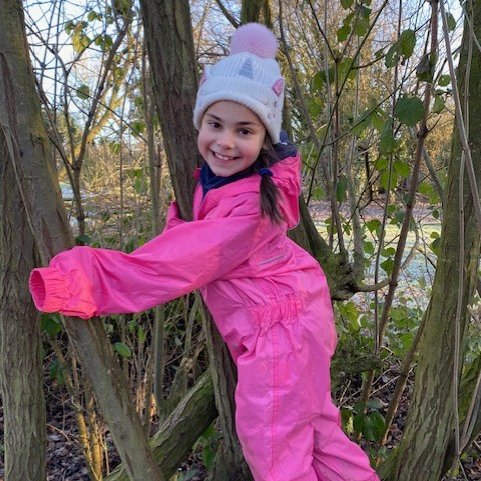 We have all had a lovely first week back, enjoying the frosty weather! Wishing you all a restful (and possibly slightly warmer) weekend 💛❄️💙