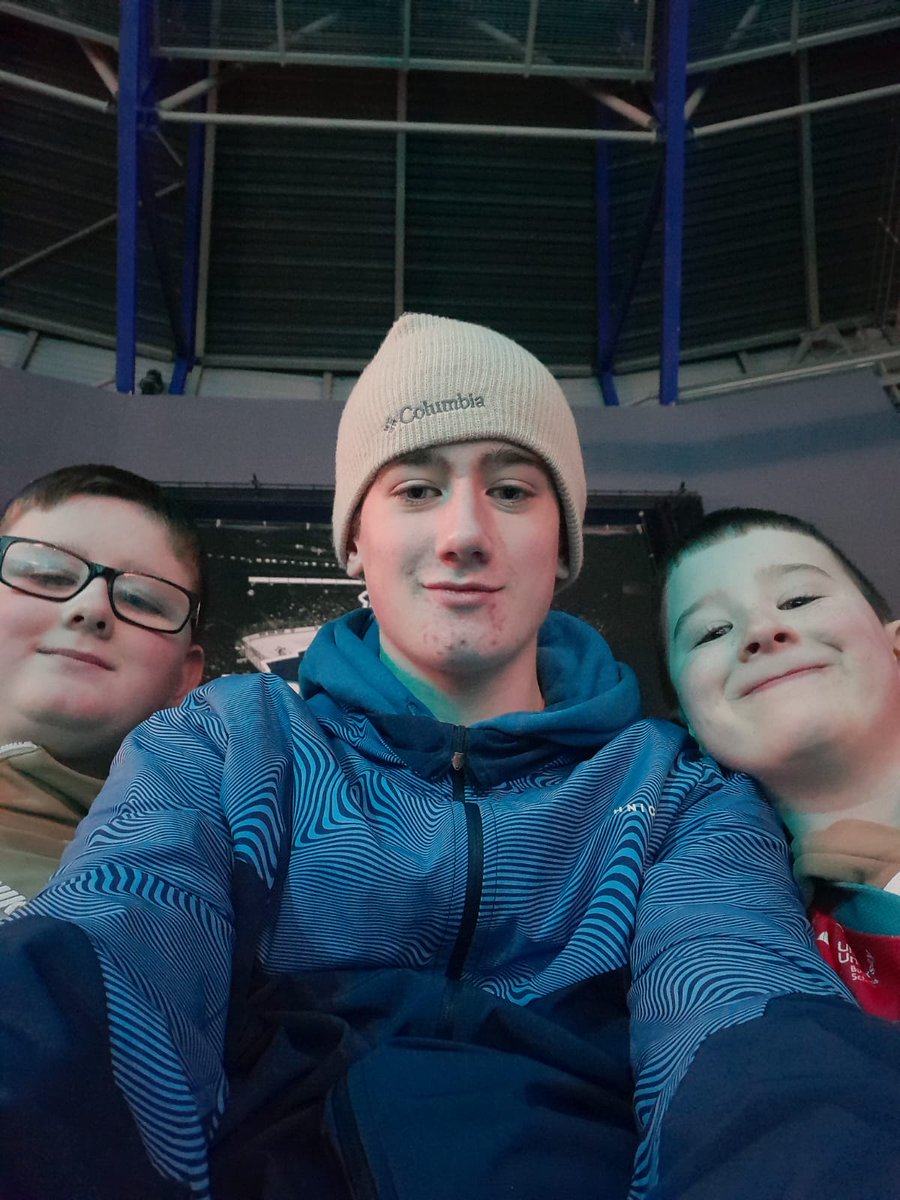rachieroo32's tweet photo. #Giantselfie @BelfastGiants https://t.co/OXutMe2mOU