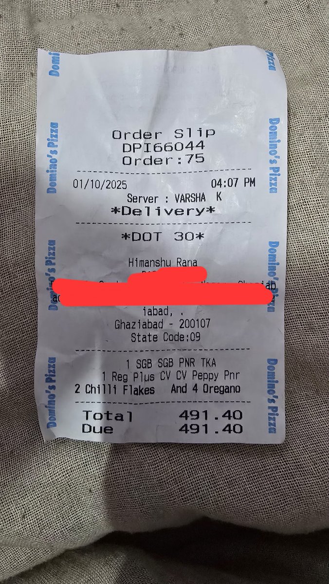 rhimanshu703's tweet photo. Today i ordered pizza from @dominos @dominos_india and they delivered after 30 min so i contect to store so there not switched on and some how i contect to store so they not listen and cut they call, now days online ordered something it's become headache now. https://t.co/8haZeV7Qpv