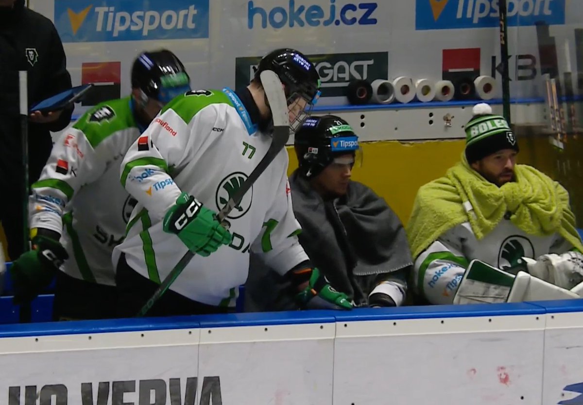 13. útočník Mladé Boleslavi nevypadá zrovna připraven, že by ještě naskočil do zápasu v Litvínově...⛄️❄️ #TELH