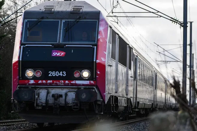 lamontagne_fr's tweet photo. 🚅 Train Paris-Nevers-Clermont : un nouveau retard d'environ 3 h 30 en raison d'une panne de locomotive dans le Loiret

➡️ https://t.co/LFGXQemWQu https://t.co/g37yRPwd90