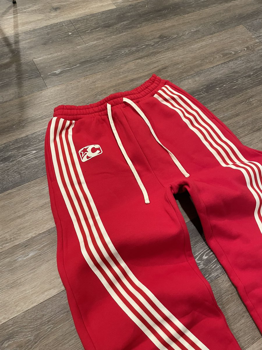 STARC3 Racer Sweatpants 😍
Apart of 2025 line up. 
Come in Black as well 
S - XL 
100% Cotton / 400 GSM
4 Cream Inward Curving Lines
Outer Drawstrings

#fypppppppppppppppppppppppppppppppppppppppppppppppppppppppppppppppppppppp #streetwearfashion #straightleg #charlotte #us