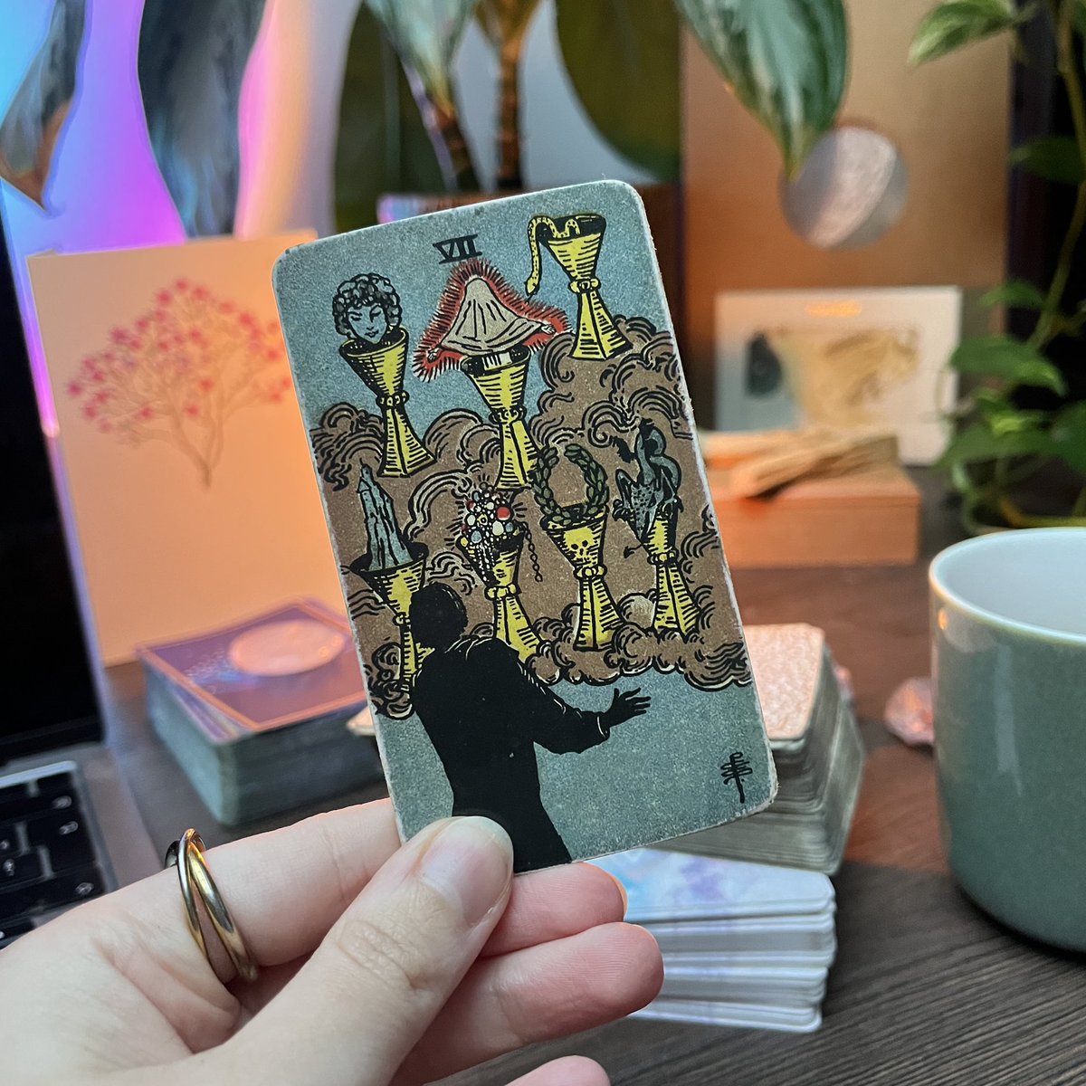 vozdecrista's tweet image. Bueno, solo les diré que la juramentación "oficial" se dio con Neptuno en el ascendente del momento. También saqué UNA carta de tarot y me salió el 7 de copas. Lo único que puedo decir con esto es que la juramentación es una pantalla, es falsa, es para tapar cosas. Nada es lo que…