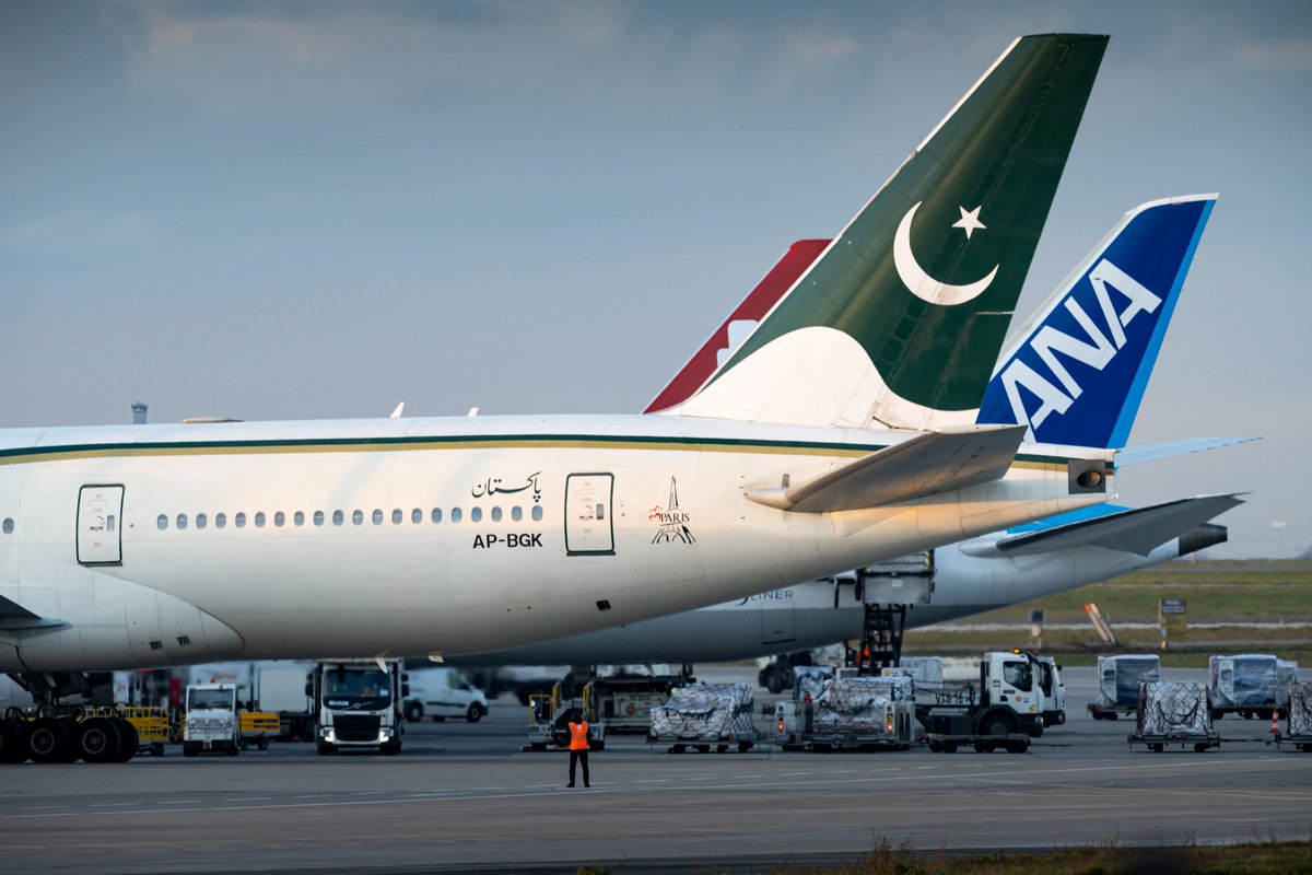benjamin_video's tweet image. 🇵🇰 Pakistan Airlines revient à CDG !
La compagnie avait arrêté sa desserte de CDG depuis Islamabad après la révocation de son autorisation de vol par l’EASA en mai 2020.
Désormais, la compagnie opère en 777-200 les vendredis et dimanche ✈️
