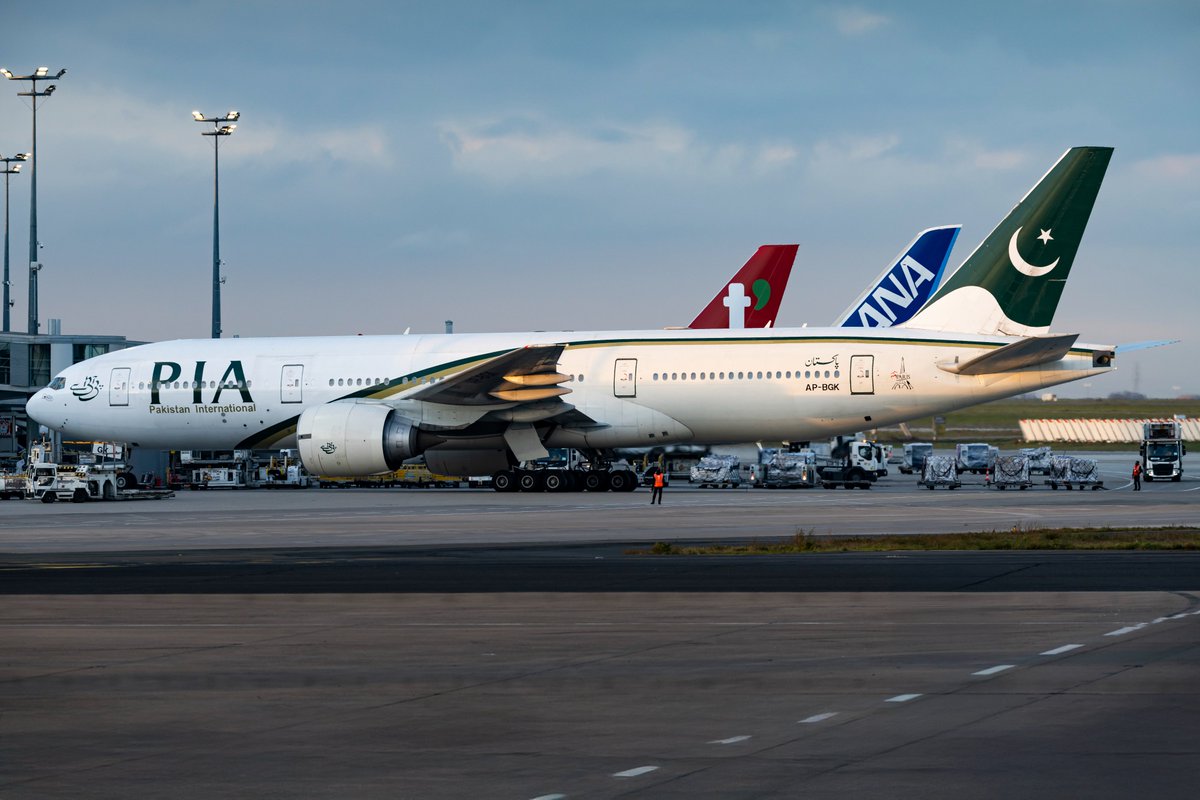 benjamin_video's tweet image. 🇵🇰 Pakistan Airlines revient à CDG !
La compagnie avait arrêté sa desserte de CDG depuis Islamabad après la révocation de son autorisation de vol par l’EASA en mai 2020.
Désormais, la compagnie opère en 777-200 les vendredis et dimanche ✈️