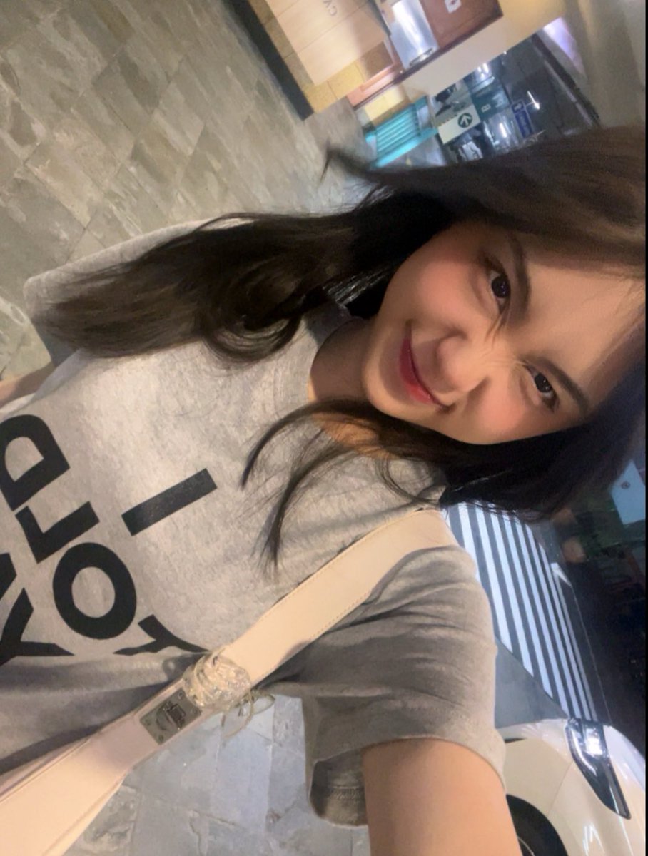 Michie_JKT48's tweet photo. someone mentioned my challengers tee OMAIIIIIII π₯Ήπ€π€π€π€ anyways super late #KaMich hehehehehehehehheehheheheehh https://t.co/24P1Gq5ouY