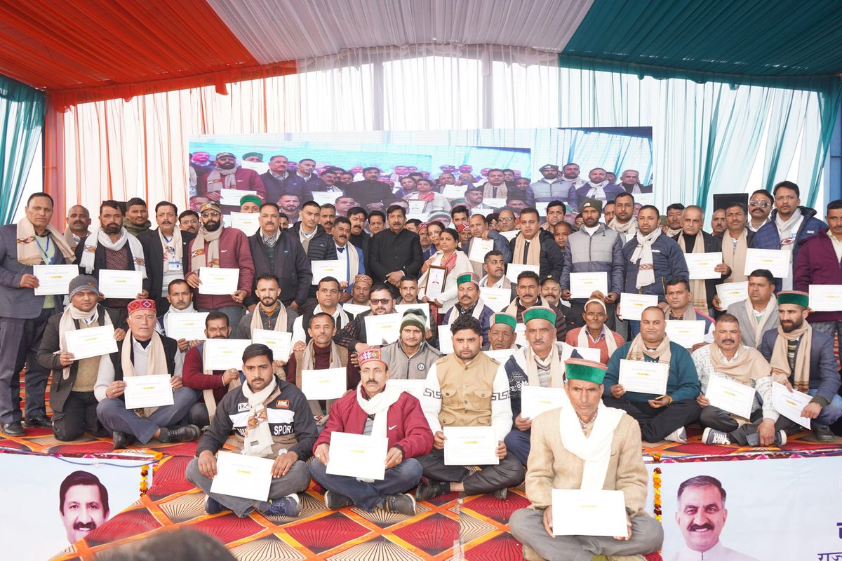 उप मुख्यमंत्री श्री मुकेश अग्निहोत्री जी ने आज हरोली में जल शक्ति विभाग द्वारा आयोजित राज्य स्तरीय जल जागरूकता समारोह की अध्यक्षता की।

इस मौके पर उन्होंने विकट परिस्थितियों में दिन-रात प्रदेशवासियों के घरों में जल पहुँचाने वाले में उत्कृष्ट कर्मचारियों को सम्मानित किया।