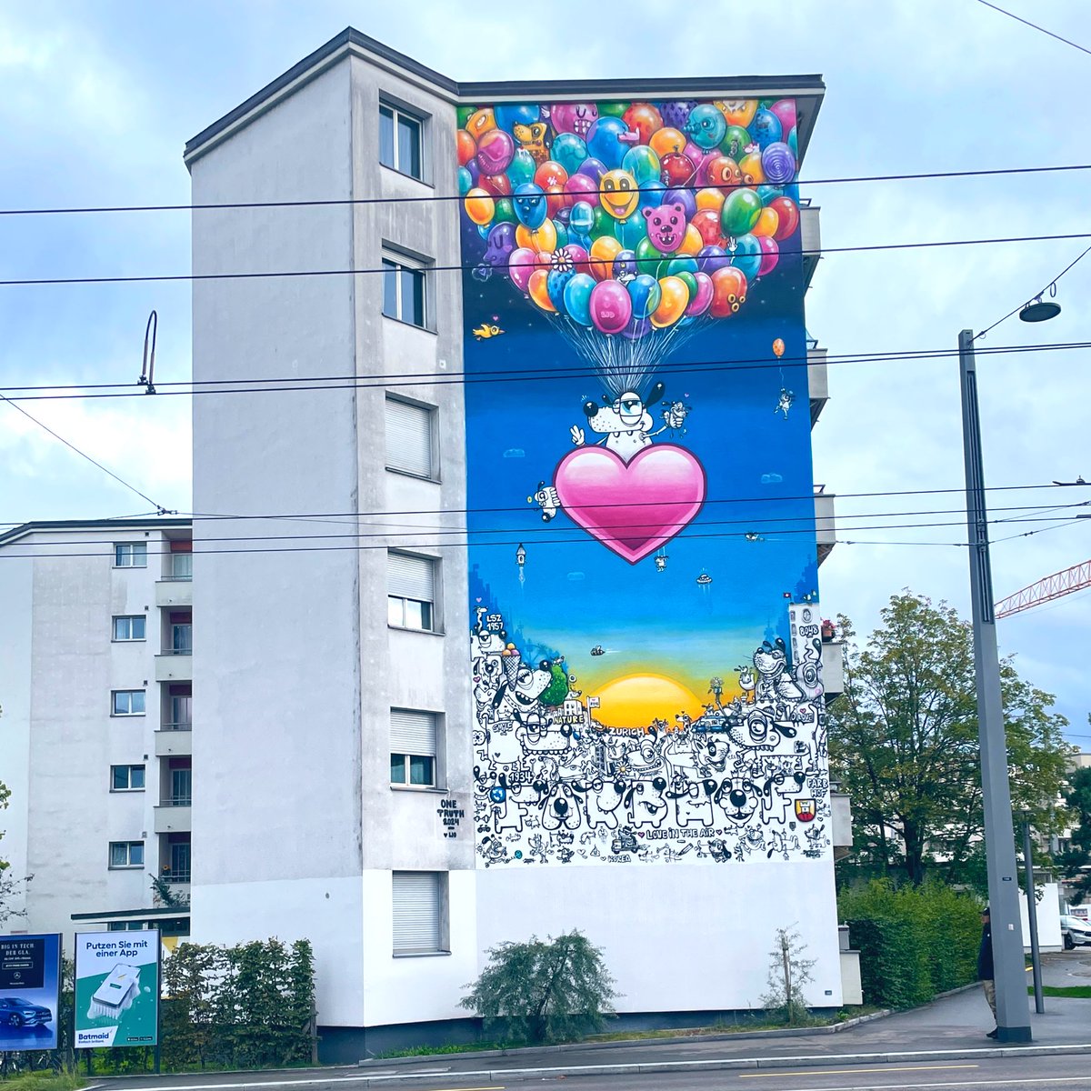 "Love in the Air" ❤️🎈
Mural in Zurich, 2024. 

<a href="/stadtzuerich/">Stadt Zürich</a>