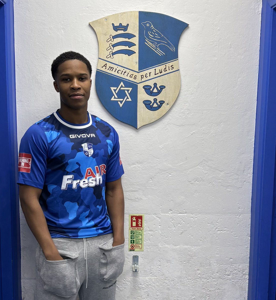 WinFinchleyFC's tweet photo. NEW SIGNING ANNOUNCEMENT 

Welcome BENJAMIN WATT 

The ex Norwich City youngster can play either Right Back or in midfield &amp; had a spell at Braintree Town last season. 

Ben goes straight into our squad for Saturdays trip to Chatham Town. 

#WINGATE 🔵⚪️ #NEWSIGNING #WFFC https://t.co/cC6tP6oH2y