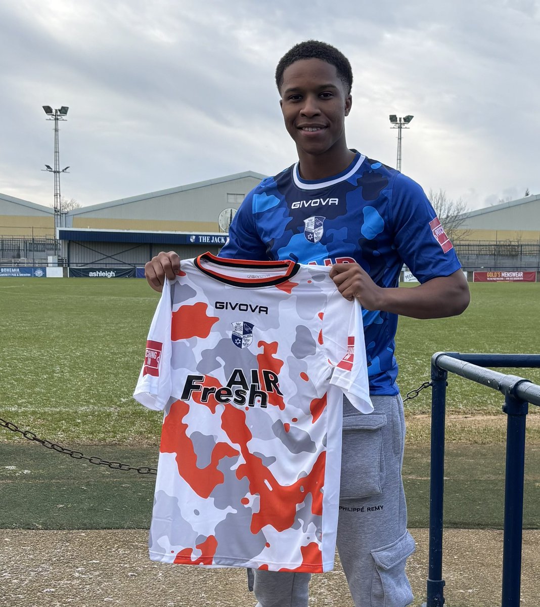 NEW SIGNING ANNOUNCEMENT 

Welcome BENJAMIN WATT 

The ex Norwich City youngster can play either Right Back or in midfield &amp; had a spell at Braintree Town last season. 

Ben goes straight into our squad for Saturdays trip to Chatham Town. 

#WINGATE 🔵⚪️ #NEWSIGNING #WFFC