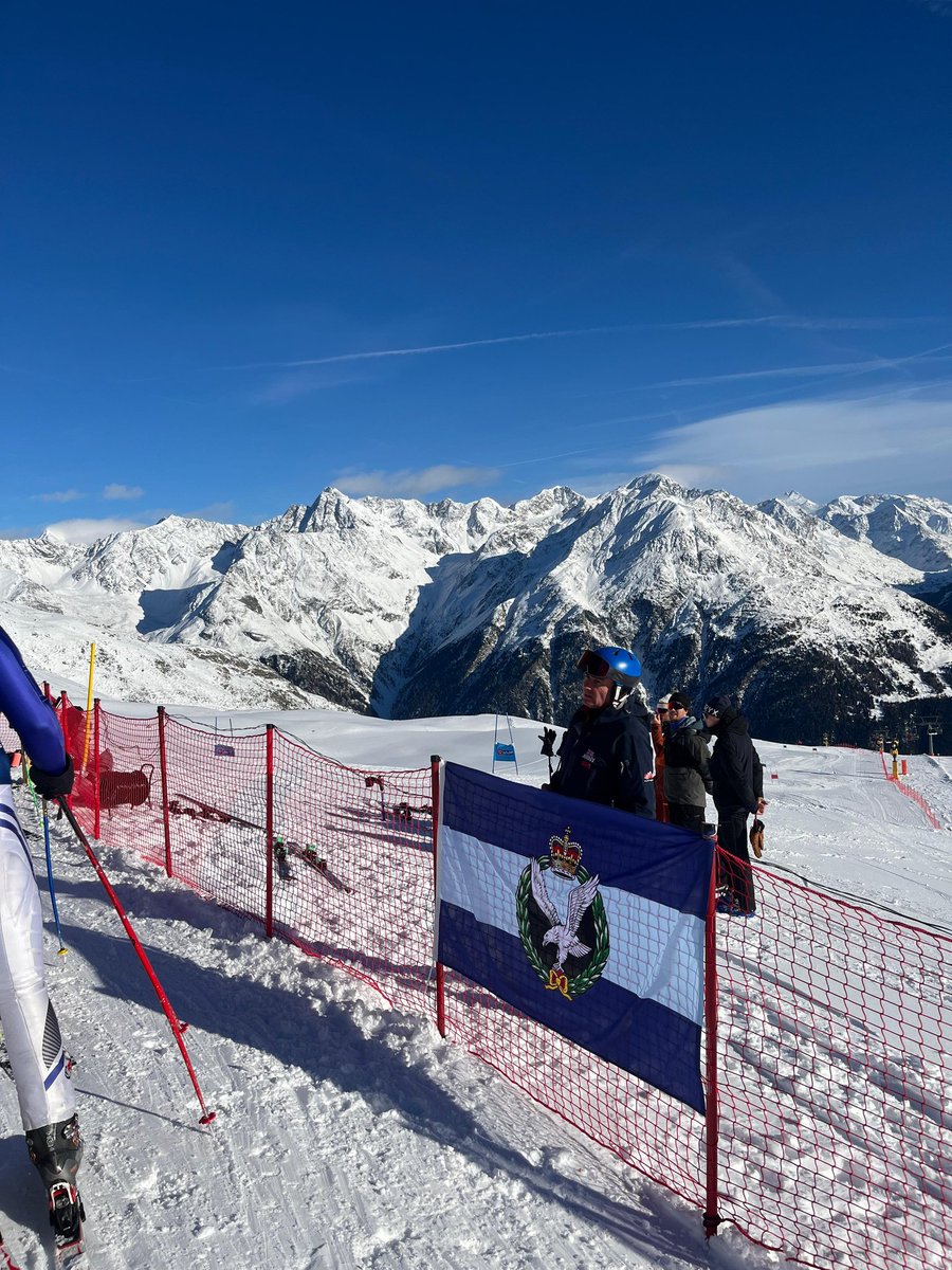 1_Regt_AAC's tweet photo. Over the winter period 1AAC SP attended the RAC and @ArmyAirCorps alpine #ski championships.

#iamcombataviation #youbelonghere #aviationrecce #thisisbelonging #findwhereyoubelong #britisharmy #helicopter #aviation #skiing #Racing
@aacrecruiting https://t.co/TCsnJzI3oc