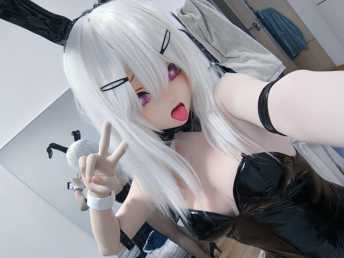 玩了这么久终于是鼓起勇气穿了兔女郎（衣服自己改的，头饰也自己粘的）
#kigurumi