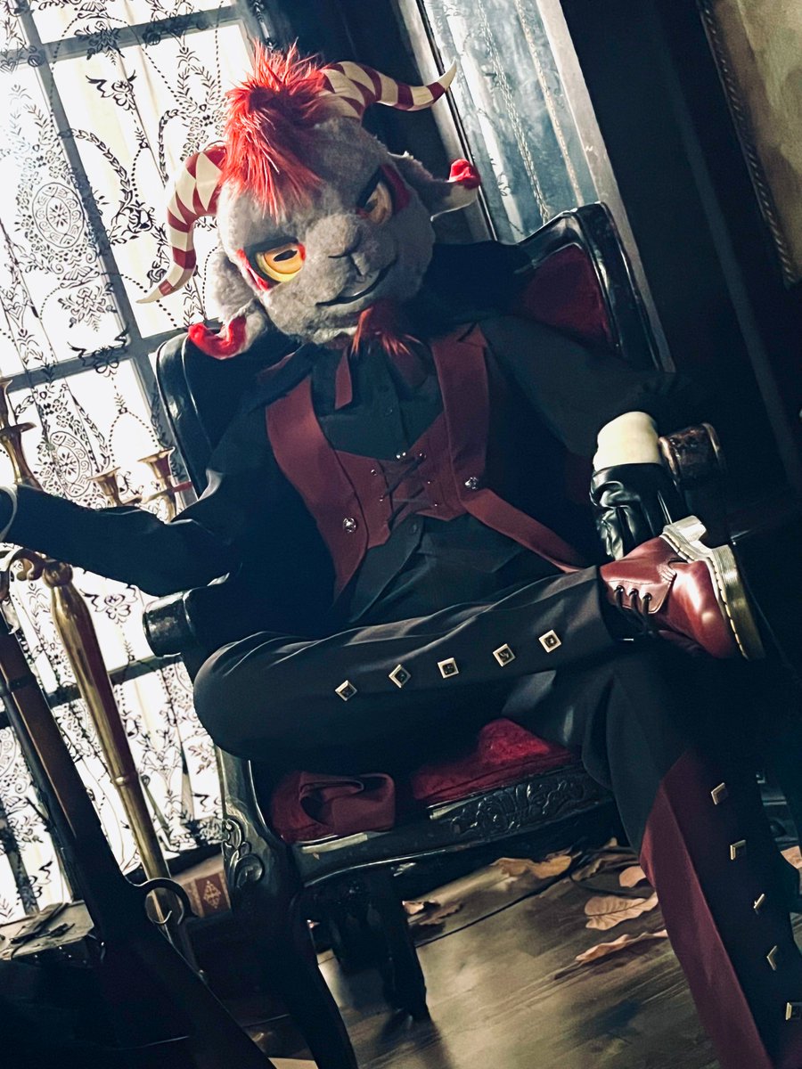 😈🐐🪑
📷：<a href="/pagi715/">帕奇</a>
#FursuitFriday