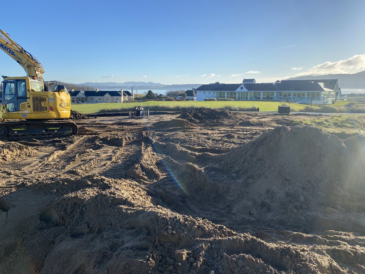SolutionsMcc's tweet image. This week despite the recent drop in temperatures we were back @CountySligoGC where we diverted a 90mm mainline so @DARGolf_ could continue the building of the new practice green.