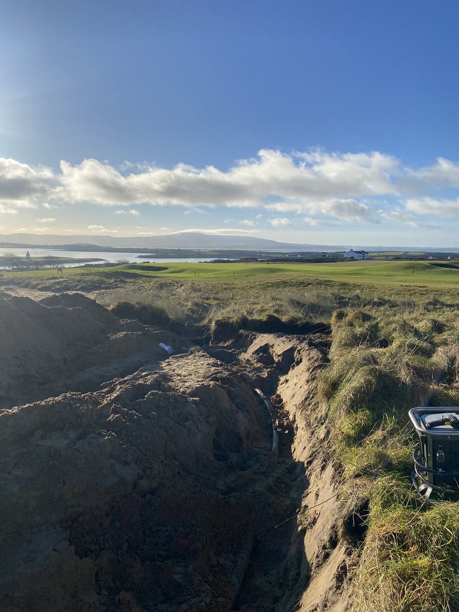SolutionsMcc's tweet image. This week despite the recent drop in temperatures we were back @CountySligoGC where we diverted a 90mm mainline so @DARGolf_ could continue the building of the new practice green.