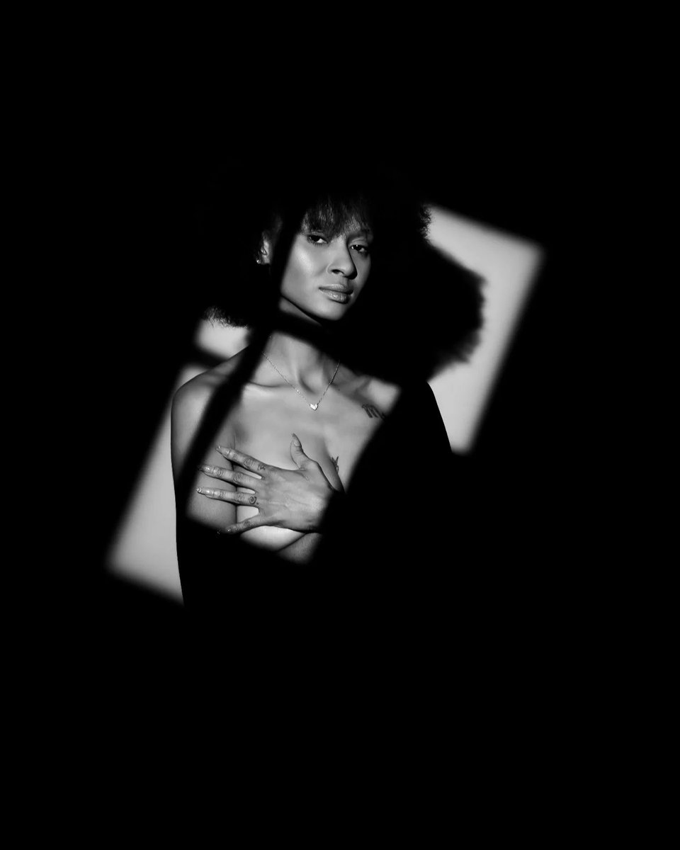 The very essence of your being is infinite.
.
.
#photography #photoshoot #picoftheday #portraitoftheday #portrait #followyourdreams #windows #newyorkcity #Portraiture #blackandwhite #shadows #lovemore #modelnyc #light #passion #nofilter #natural #stillfly #beauty #portraitsnyc