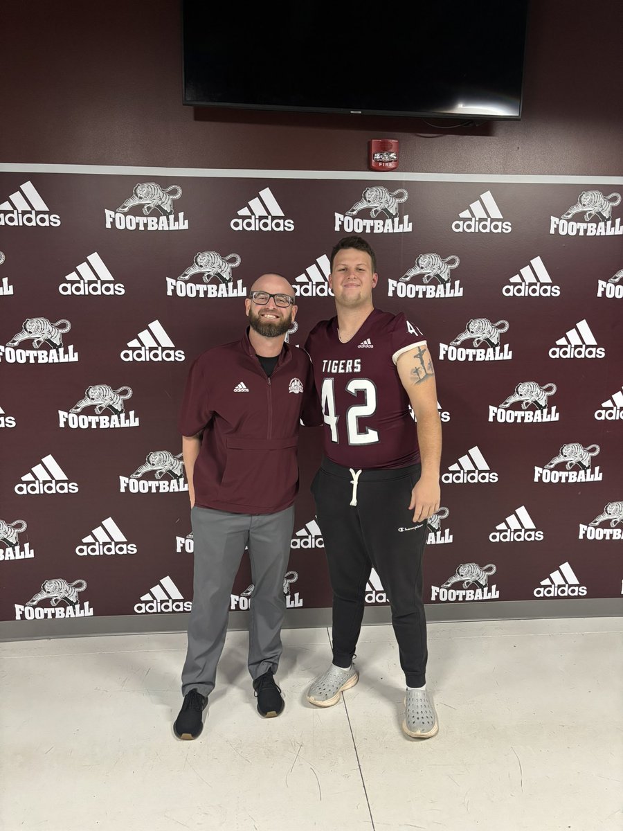 Ben Banks (@benbanks29) on Twitter photo After a lot of prayer, thought and consideration, I am excited to announce that I have committed to Campbellsville University!🖤
Jeremiah 29:11 🕊️
<a href="/CoachAtwood23/">Matt Atwood</a> <a href="/CoachRussCville/">Jake Russell</a> <a href="/CvilleTigersFB/">Campbellsville Football</a> After a lot of prayer, thought and consideration, I am excited to announce that I have committed to Campbellsville University!🖤
Jeremiah 29:11 🕊️
<a href="/CoachAtwood23/">Matt Atwood</a> <a href="/CoachRussCville/">Jake Russell</a> <a href="/CvilleTigersFB/">Campbellsville Football</a>