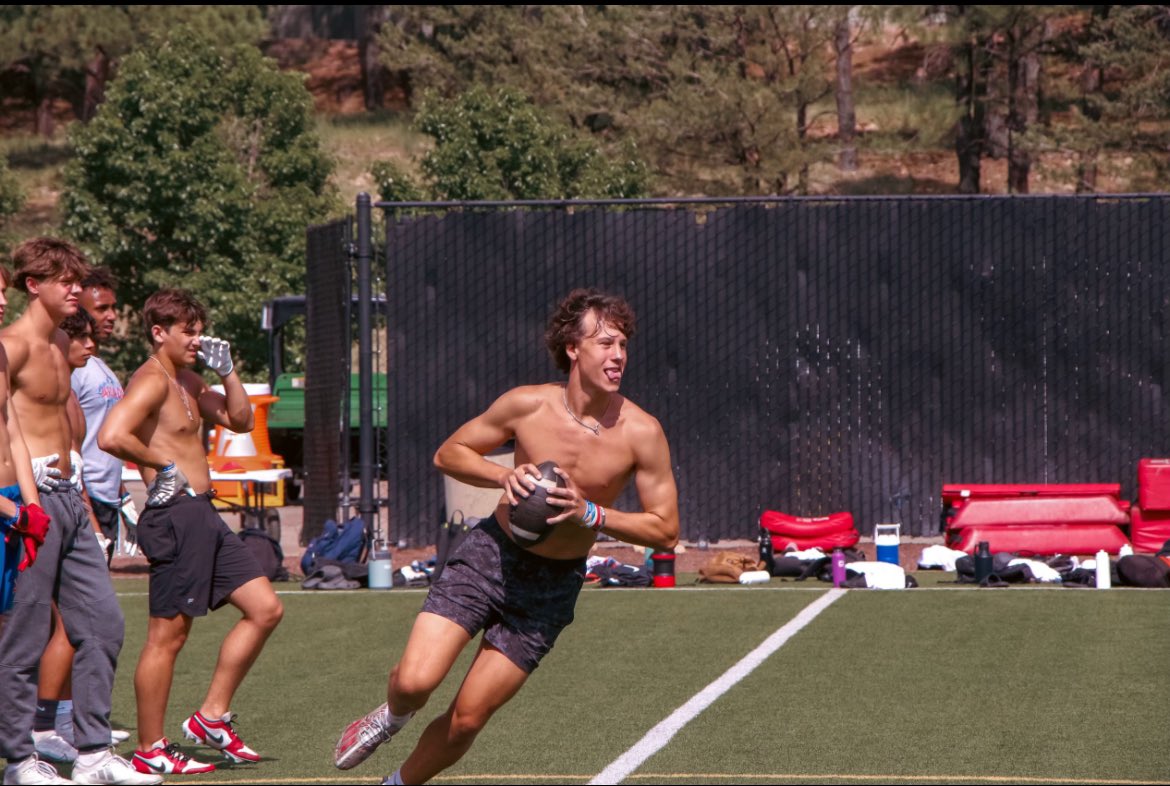 College Football Coaches snowed in today, watch the tape on 2025 QB <a href="/braylen_rooney/">Braylen Rooney</a> 

The 6'5 Gun Slinger moves with natural fluidity and can make every throw. He's better than someone on your roster right now. 

The young man still needs an offer.

hudl.com/profile/160406…